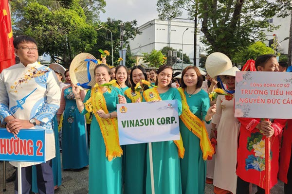 27 VINASUN Sisters covered in GREEN Ao Dai 2023