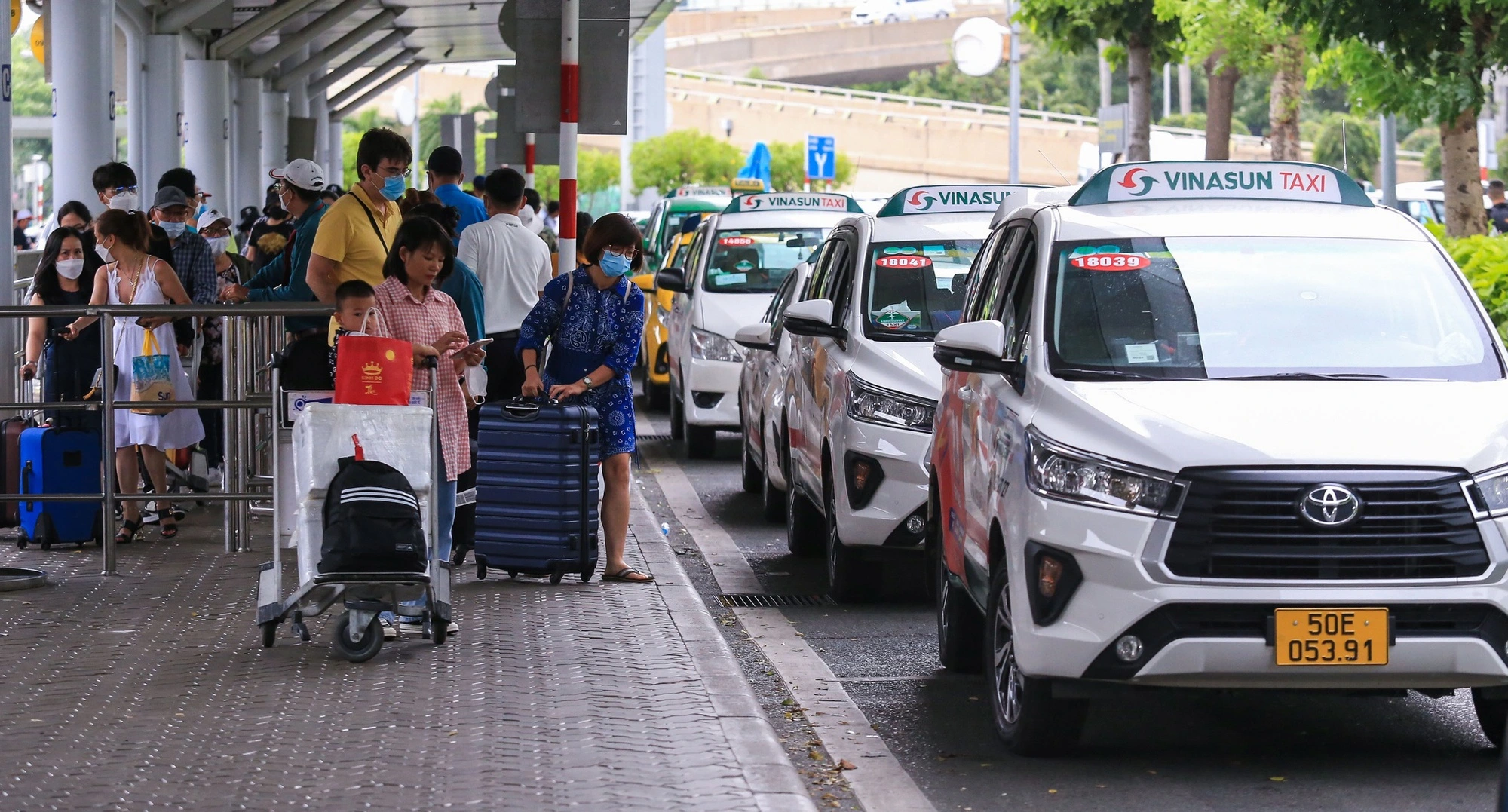 Book an Airport Taxi with App – Know the Price in Advance, Convenient & Affordable