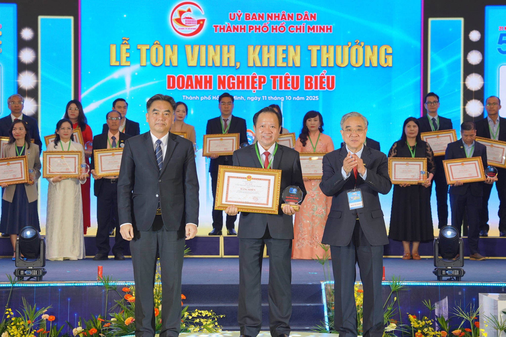 Vinasun Taxi vinh dự nhận Bằng khen của UBND TP.HCM