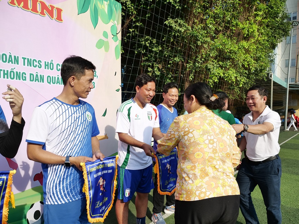 Vinasun Taxi hưởng ứng và tham gia giải Bóng Đá Mini Phường 11, Quận 5
