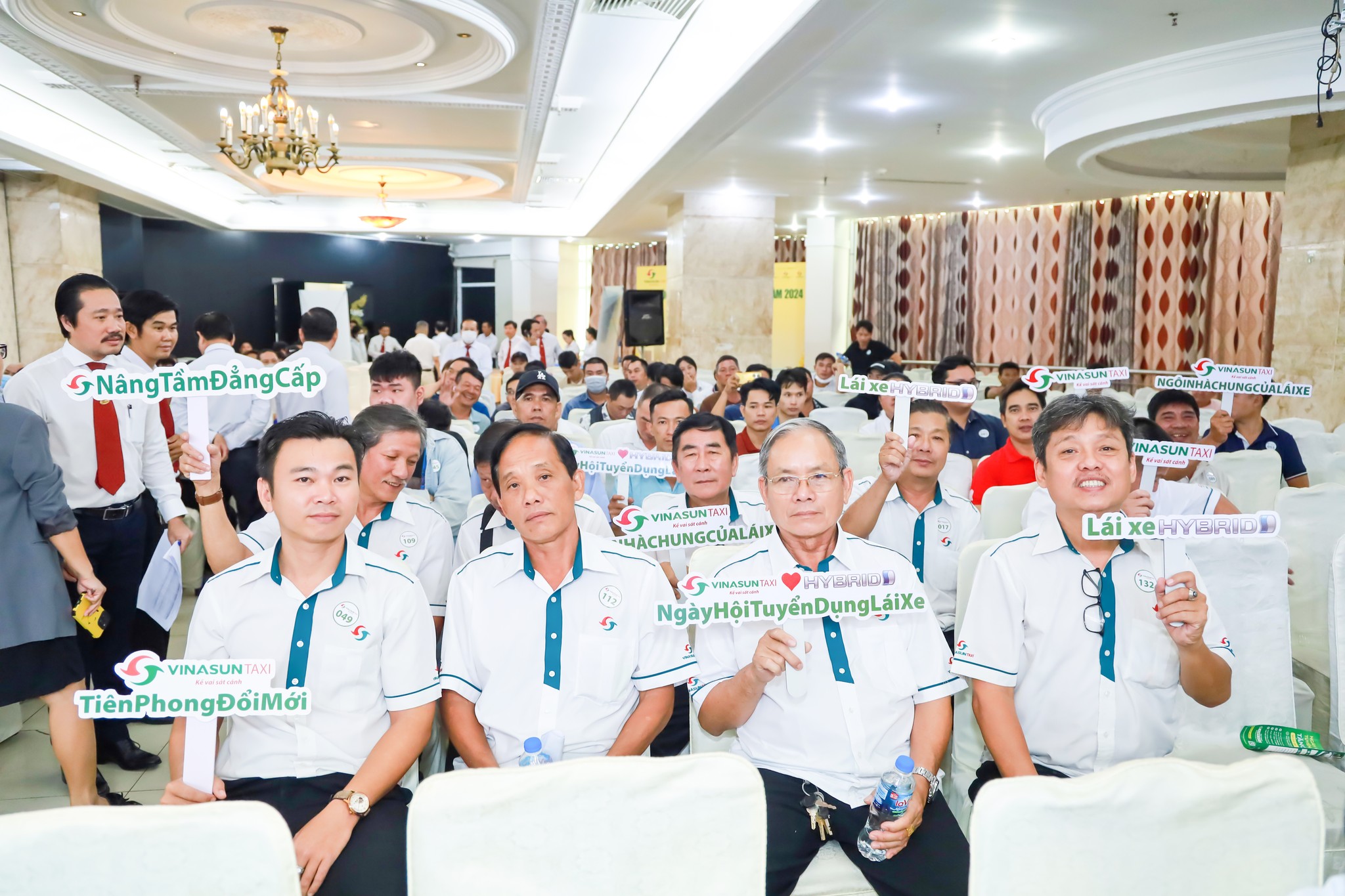 Sáng nay, ngày 6/9, sự kiện Ngày Hội Tuyển Dụng Vinasun Taxi 2024 đã diễn ra thành công tốt đẹp