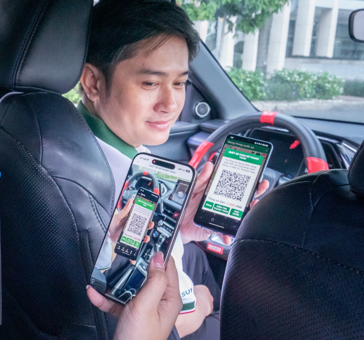 Thanh toán taxi qua POS trên xe Vinasun