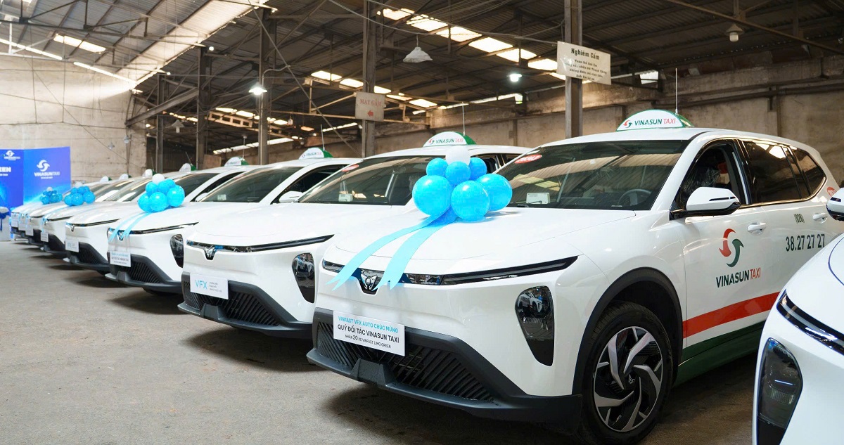 Vinasun Taxi đưa xe điện VinFast Limo Green vào hệ thống